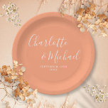 Elegant Signature Script Peach Wedding Papieren Bordje<br><div class="desc">Elegante handtekening perzik bruiloft papieren borden gepersonaliseerd met handtekening stijl namen en uw speciale bruiloft datum. Ontworpen door Thisnotme©</div>