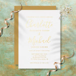 Elegant Signature Script Weduwgoud Folie Uitnodiging<br><div class="desc">Deze elegante trouwuitnodiging met echte gouden folie- en handtekeningnamen kan worden gepersonaliseerd met je informatie in het schrijven van een tekenfilm. Ontworpen door: Thisnotme©</div>