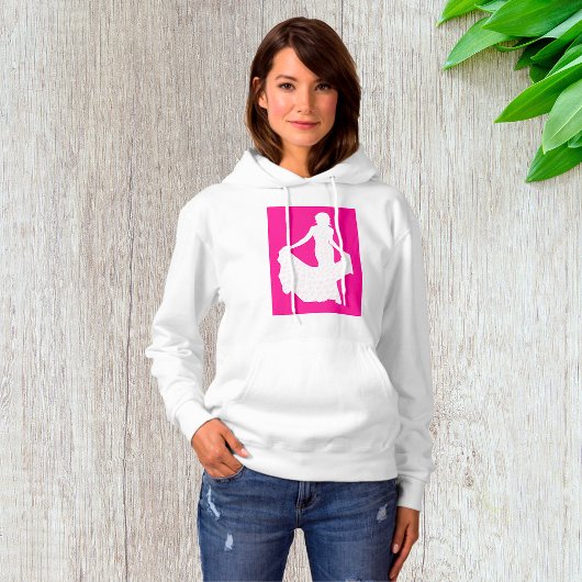 Elegant silhouet van een vrouw in een vloeiende ju hoodie