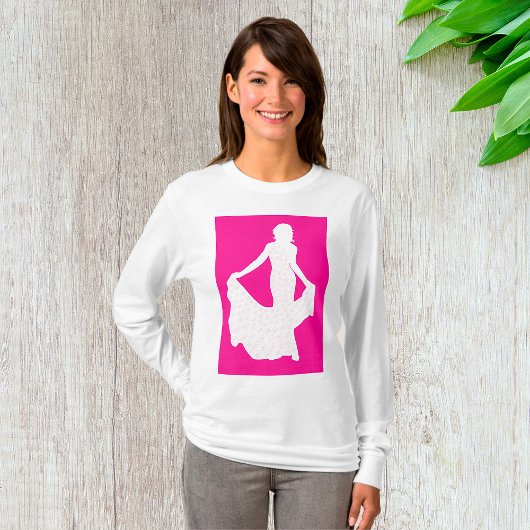 Elegant silhouet van een vrouw in een vloeiende ju t-shirt