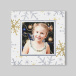 Elegant Silver and Gold Snowflakes Holiday Photo Canvas Afdruk<br><div class="desc">Add some sparkle to your home this day season with this canvas that can be personalized with your own foto! Elegant design features a pattern of silver and gold snowflakes border that has a textured glitter looking appearance with white background.</div>