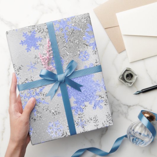 Elegant Silver Blue Kerstmis Snowflake Patroon Cadeaupapier (Geschenken)