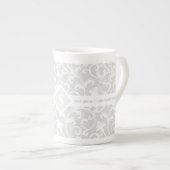 Elegant Silver Damask Swirl Monogram Porselein Kop (Voorkant rechts)