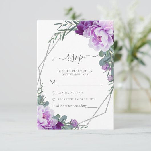 Elegant Silver en Paarse Floral Eucalyptus Wedding RSVP Kaartje (Staand voorkant)