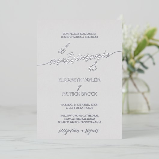 Elegant Silver Foil | Grijze Spaanse bruiloft Folie Uitnodiging (Staand Voorkant)