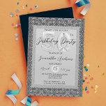 Elegant Silver Glitter 50th Birthday Invitation Kaart<br><div class="desc">Elegant,  op maat gemaakt,  een uitnodiging voor een 50e verjaardag met een zilveren glittery demask patroonachtergrond met uw volledig aanpasbare tekst.</div>