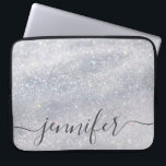 Elegant Silver Glitter Custom Name Laptop Sleeve<br><div class="desc">Bescherm uw laptop in stijl met onze Elegant Silver Glitter Custom Name Laptop Sleeve. Met een prachtig zilveren glitterontwerp voegt dit gepersonaliseerde sleeve een vleugje glamour toe en beschermt het uw toestel tegen krassen en stoten. Perfect voor zowel studenten als professionals!</div>