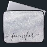 Elegant Silver Glitter Custom Name Laptop Sleeve<br><div class="desc">Bescherm uw laptop in stijl met onze Elegant Silver Glitter Custom Name Laptop Sleeve. Met een prachtig zilveren glitterontwerp voegt dit gepersonaliseerde sleeve een vleugje glamour toe en beschermt het uw toestel tegen krassen en stoten. Perfect voor zowel studenten als professionals!</div>