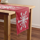 Elegant Silver Glitter Snowflake op kerstrood Korte Tafelloper (Voorbeeld)