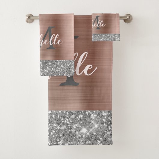 Elegant Silver Grey Glitter Drips Monogramed Bad Handdoek (Insitu)