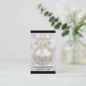 Elegant Silver-kerstbal op Bokeh Lights Visitekaartje (Staand voorkant)