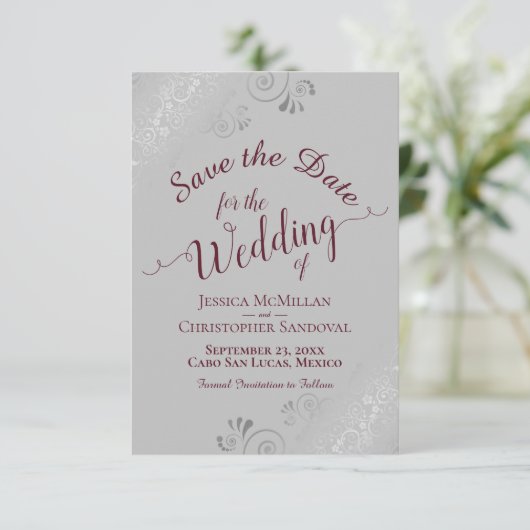 Elegant Silver Lace Burgundy over het grijze huwel Save The Date (Staand voorkant)