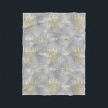 Elegant Silver Menorahs Fleece Blanket<br><div class="desc">De "Elegant Silver Menorahs" Fleece Blanket/Small Design kan ook worden toegevoegd aan de maten van dekens, middelgroot en groot. Grootte: vlooienmandje, 30 x 40 inch Het is moeilijk om je zelf te bedekken. maar met deze volledig personaliseerbare comfortabele fleece dekens is dat geen probleem! Je kan de gehele voorkant aanpassen...</div>