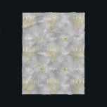 Elegant Silver Menorahs Fleece Blanket<br><div class="desc">De "Elegant Silver Menorahs" Fleece Blanket/Small Design kan ook worden toegevoegd aan de maten van dekens, middelgroot en groot. Grootte: vlooienmandje, 30 x 40 inch Het is moeilijk om je zelf te bedekken. maar met deze volledig personaliseerbare comfortabele fleece dekens is dat geen probleem! Je kan de gehele voorkant aanpassen...</div>