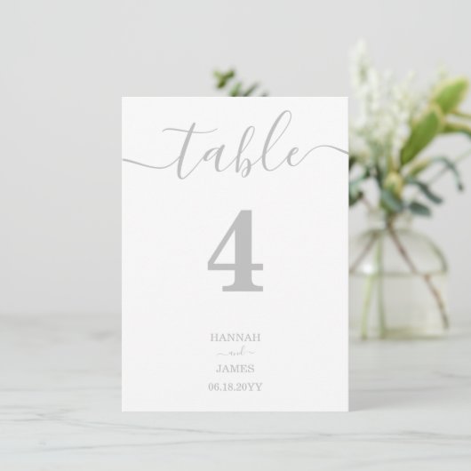 Elegant Silver Minimalist Weddengement Table Numbe Kaart (Staand voorkant)