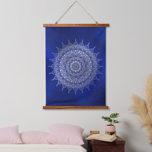 Elegant Silver over Deep Blue Floral Henna Mandala Hangend Wandkleed (Slaapkamer)