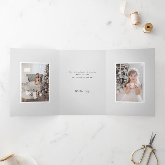 Elegant Silver-penseelstreken met joy Script-foto Drieluik Kaart (Binnen)