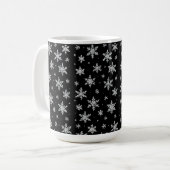 Elegant Silver Snowflake | Winter Holiday Koffiemok (Voorkant links)