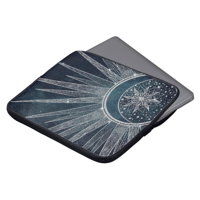 Elegant Silver Sun Moon Doodle Mandala Blue Design Laptop Sleeve (Voorkant top)
