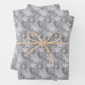 Elegant Silvery White Snowflakes Winter Grey Inpakpapier Vel (In situ)