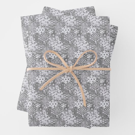 Elegant Silvery White Snowflakes Winter Grey Inpakpapier Vel (In situ)