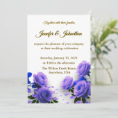 Elegant Simple Blue Roses Love is in Bloom Wedding Kaart (Staand voorkant)