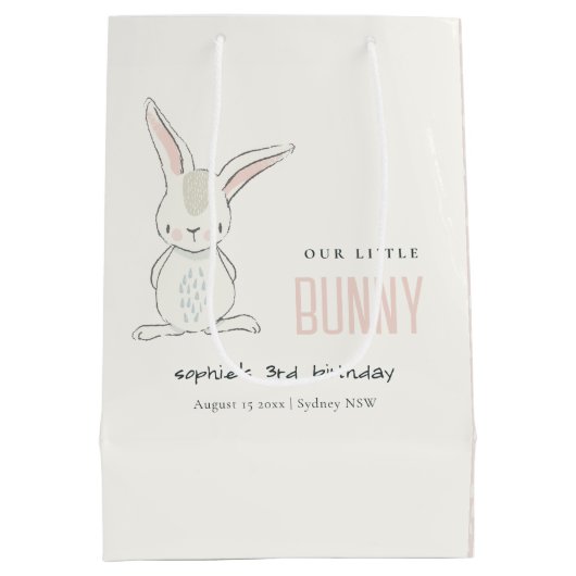 Elegant Simple Cute Blush Pink Bunny Kinderen van  Medium Cadeauzakje (Achterkant)