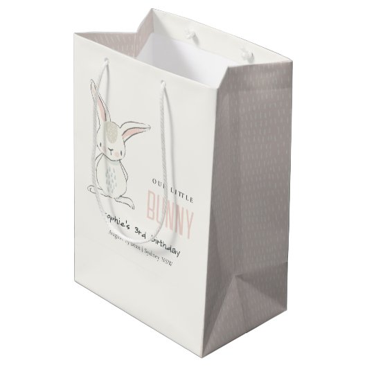 Elegant Simple Cute Blush Pink Bunny Kinderen van  Medium Cadeauzakje (Achterkant Gekanteld)