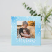 Elegant Simple Snowy Blue Merry-kerstfoto Feestdagenkaart (Staand voorkant)