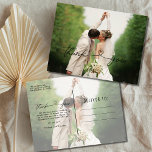 Elegant Simple Wedding Photo Hartelijk dank Briefkaart<br><div class="desc">Het huwelijk dankt u briefkaarten met een eenvoudig elegant "dank u"manuscript met hartontwerp op de voorzijde. Voeg een tweede foto aan de rug van kaart samen met uw gepersonaliseerd bericht toe.</div>