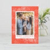 Elegant Sinaasappel Poinsettias en dennenappels Fo Feestdagenkaart (Staand voorkant)