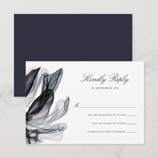 Elegant Smoky Flowers Deep Navy Weddenschap RSVP Kaartje (Voorkant / Achterkant)