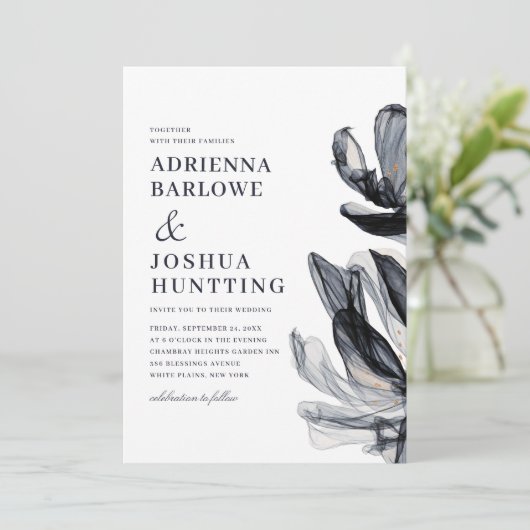 Elegant Smoky Flowers Side Text Navy Weddenschap Kaart (Staand voorkant)