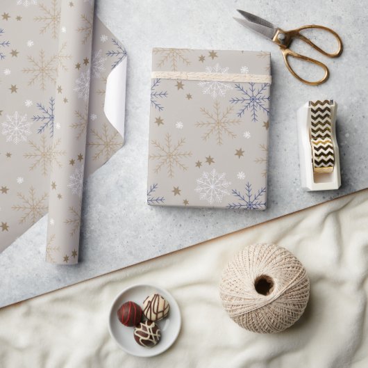 Elegant Sneeuwvlokpatroon Beige Cadeaupapier (Crafts)