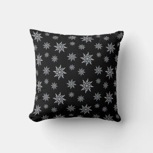 Elegant sneeuwvlokpatroon op zwart kussen
