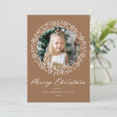 Elegant Snowflake Wreath Gingerbrood Foto Feestdagenkaart (Staand voorkant)