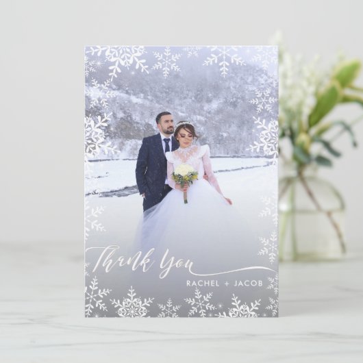 Elegant Snowflakes & Script 2-foto Winter Wedding Bedankkaart (Staand voorkant)