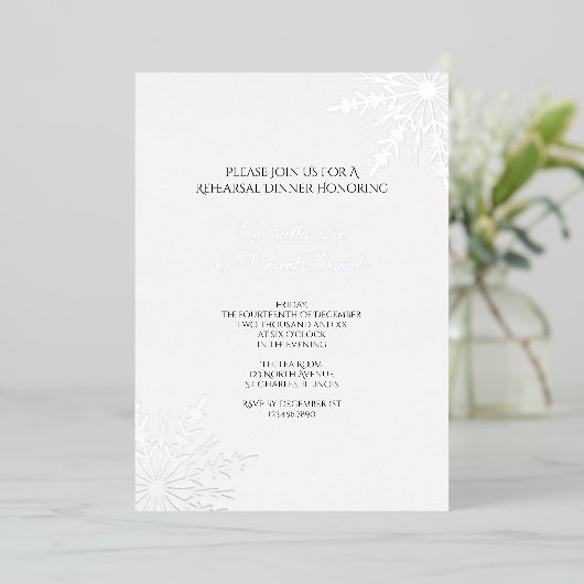 Elegant Snowflakes Winter Wedding Rehearsal Dinner Folie Uitnodiging (Staand Voorkant)