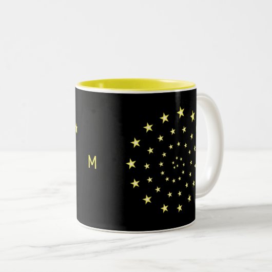 Elegant Stars Spiral op zwart en monogram Tweekleurige Koffiemok (Voorkant rechts)