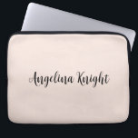 Elegant stijlvol chique eenvoudig handschrift laptop sleeve<br><div class="desc">Op zoek naar een mooie kalligrafie met een esthetische handschrift? Dit eenvoudige,  opvallende design is voor u. Dit product druist onmiddellijk in tegen degenen die het zien. Het mooie en smaakzame ontwerp zal direct de kwaliteit van uw relatie en familie weerspiegelen.</div>