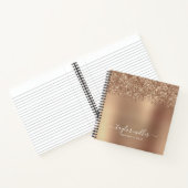 Elegant stijlvol roos goudglitter make-up en haar notitieboek (Binnen)