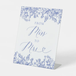 Elegant Stof Blauw Bloem Motief Van Miss naar Mrs  Reclamebord Met Voetstuk