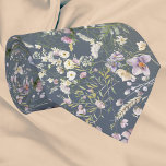 Elegant Stoffig Blauw Bloemen Bruiloft Necktie Stropdas<br><div class="desc">Vul de kleding van de bruidegom aan met de Elegante Dusty Blue Floral Necktie. Met een donkerblauwe achtergrond versierd met elegante waterverf bloemen, voegt dit stropdas een vleugje verfijning en stijl toe. Onderdeel van het Elegante Dusty Blue Floral Wedding Collectie, het zorgt voor een gecoördineerde en elegante look voor uw...</div>