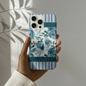 Elegant stoffig blauw bloemen wit streep monogram iPhone hoesje