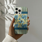 Elegant stoffig blauw goud bloemenstreep monogram iPhone hoesje