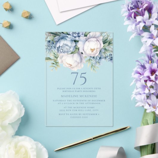 Elegant Stoffig Blauw Wit Bloemen 75e Verjaardag Acryl Uitnodigingen (Insitu (Huwelijk))