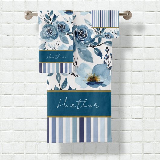 Elegant stoffig blauw wit bloemenstreep monogram bad handdoek