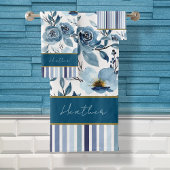Elegant stoffig blauw wit bloemenstreep monogram bad handdoek