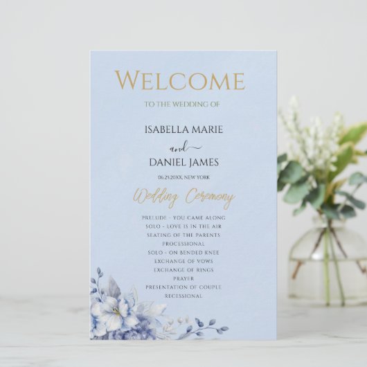 Elegant stoffig blauwe bloemige huwelijksceremonie (Staand voorkant)