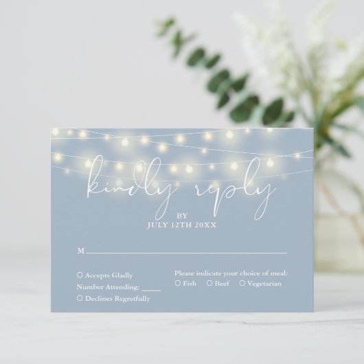 Elegant String Lights Dusty Blue Wedding RSVP Kaartje (Staand voorkant)